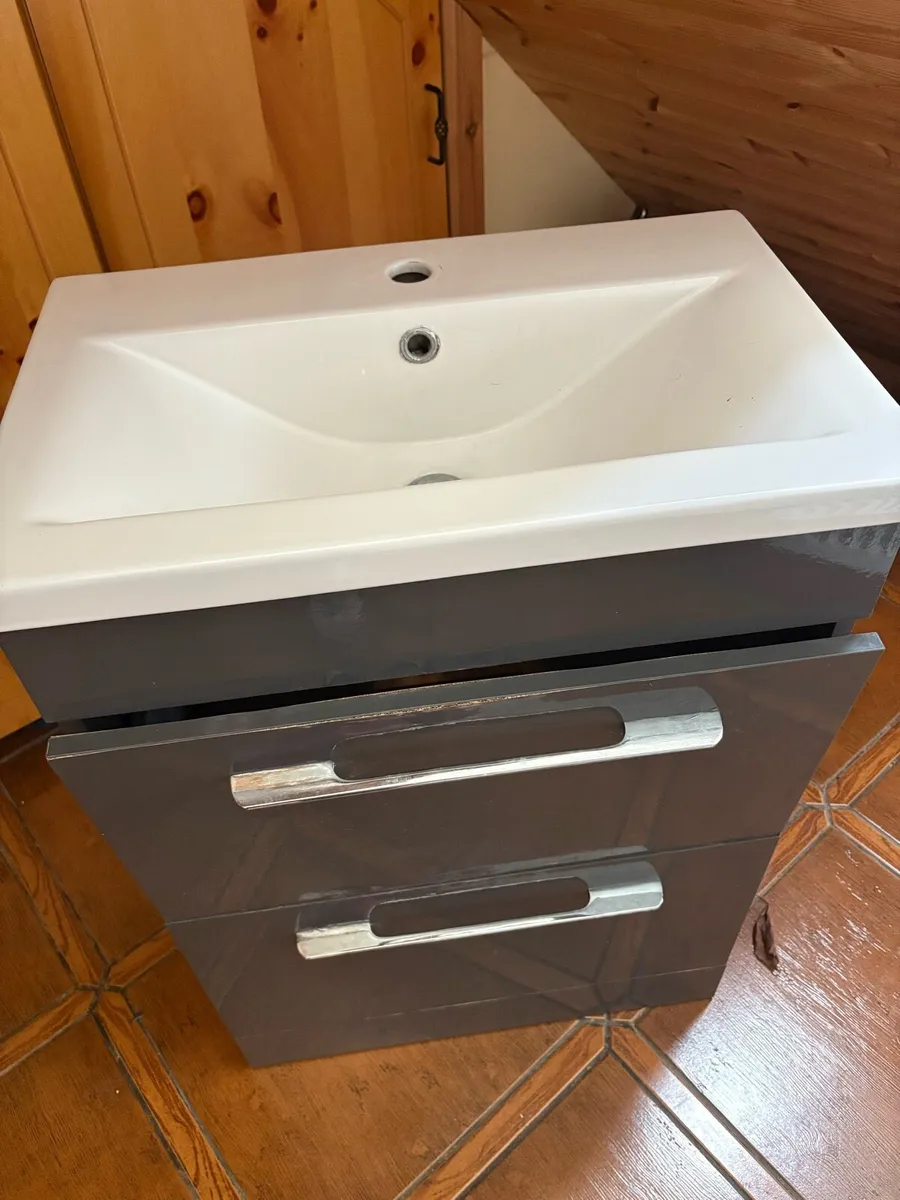 Bathroom cabinet - Image 1