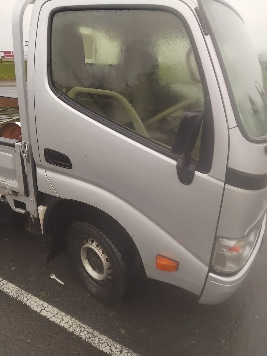 2015 Toyota dyna - Image 1