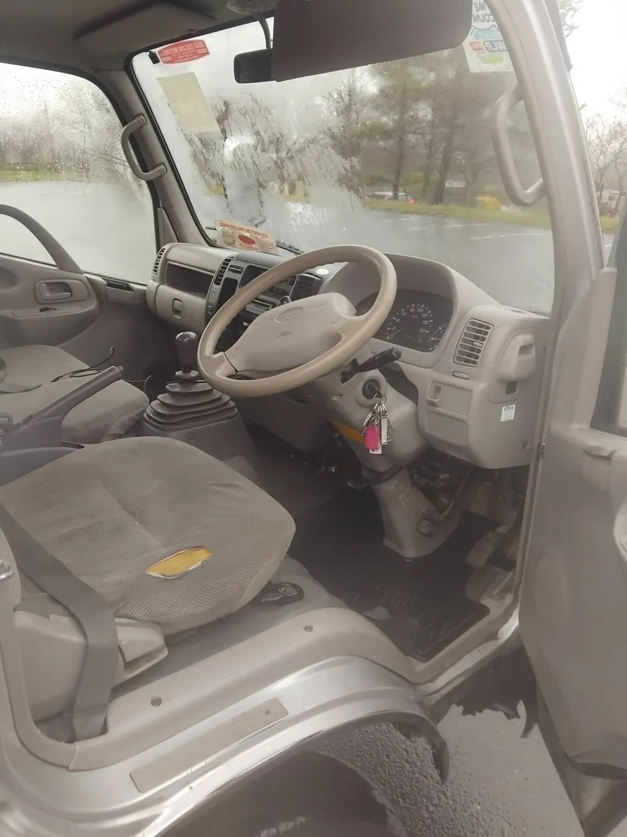 2015 Toyota dyna - Image 2