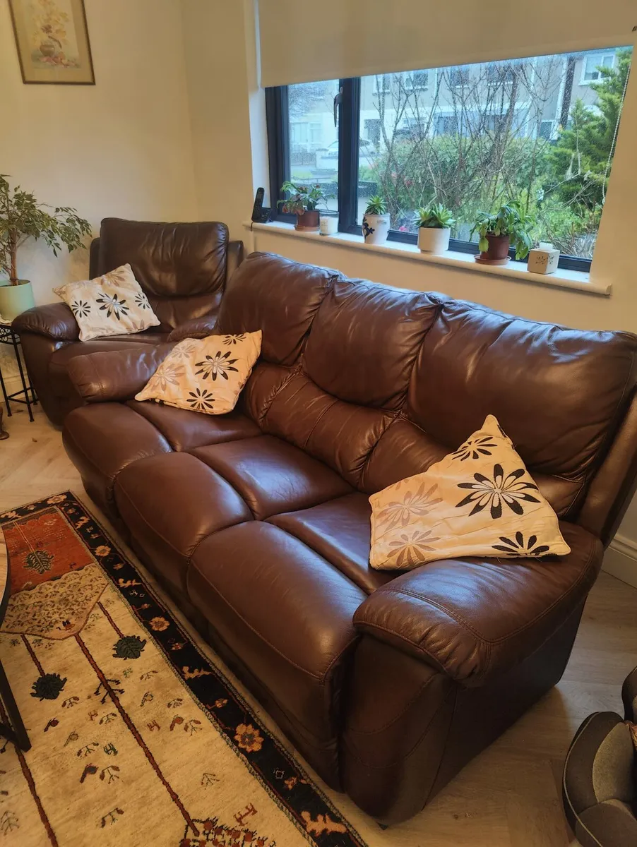 3 piece leather suite - Image 1