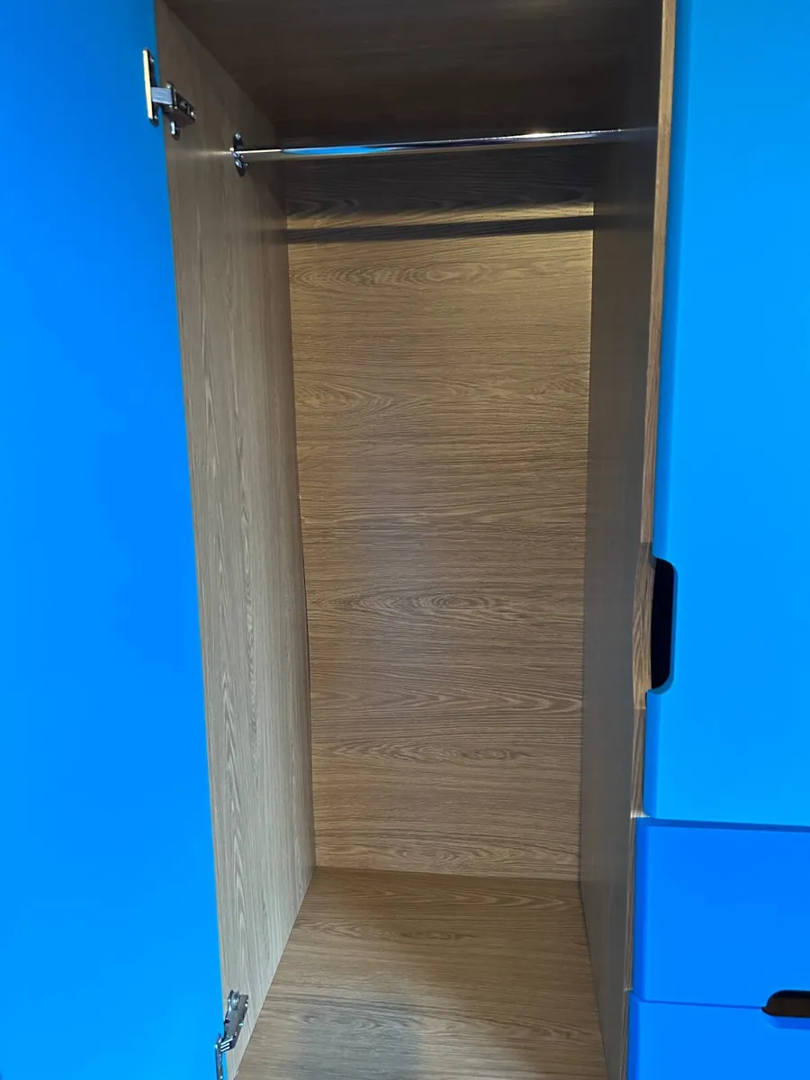 Wardrobe and chest of drawers - Image 1