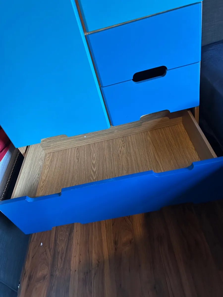 Wardrobe and chest of drawers - Image 2