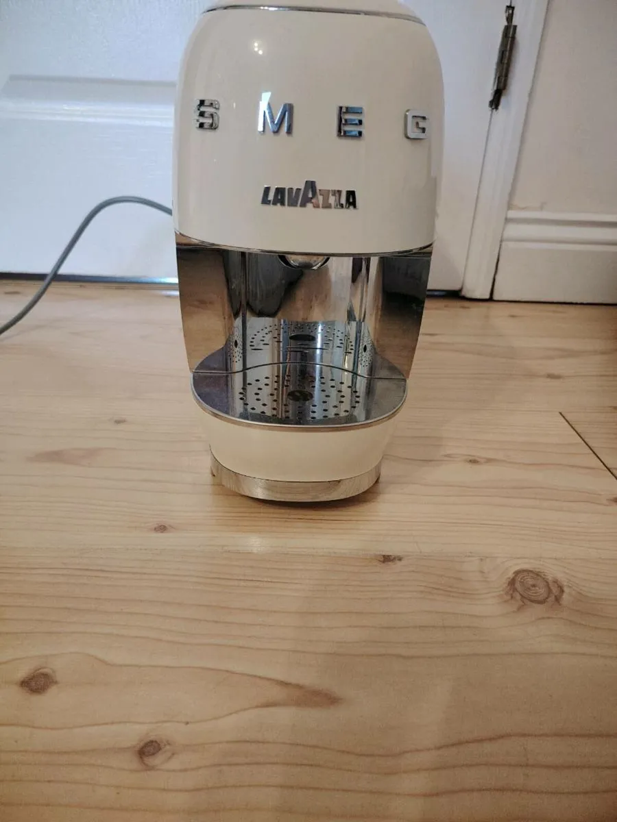 SMEG Lavazza A Modo Mio Coffee Machine with pods - Image 2