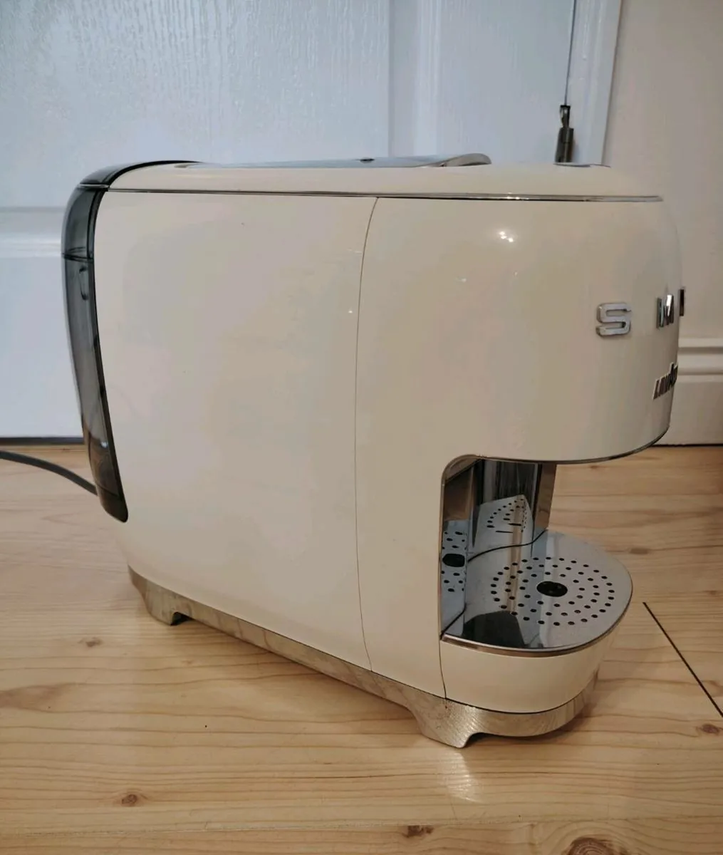 SMEG Lavazza A Modo Mio Coffee Machine with pods - Image 4
