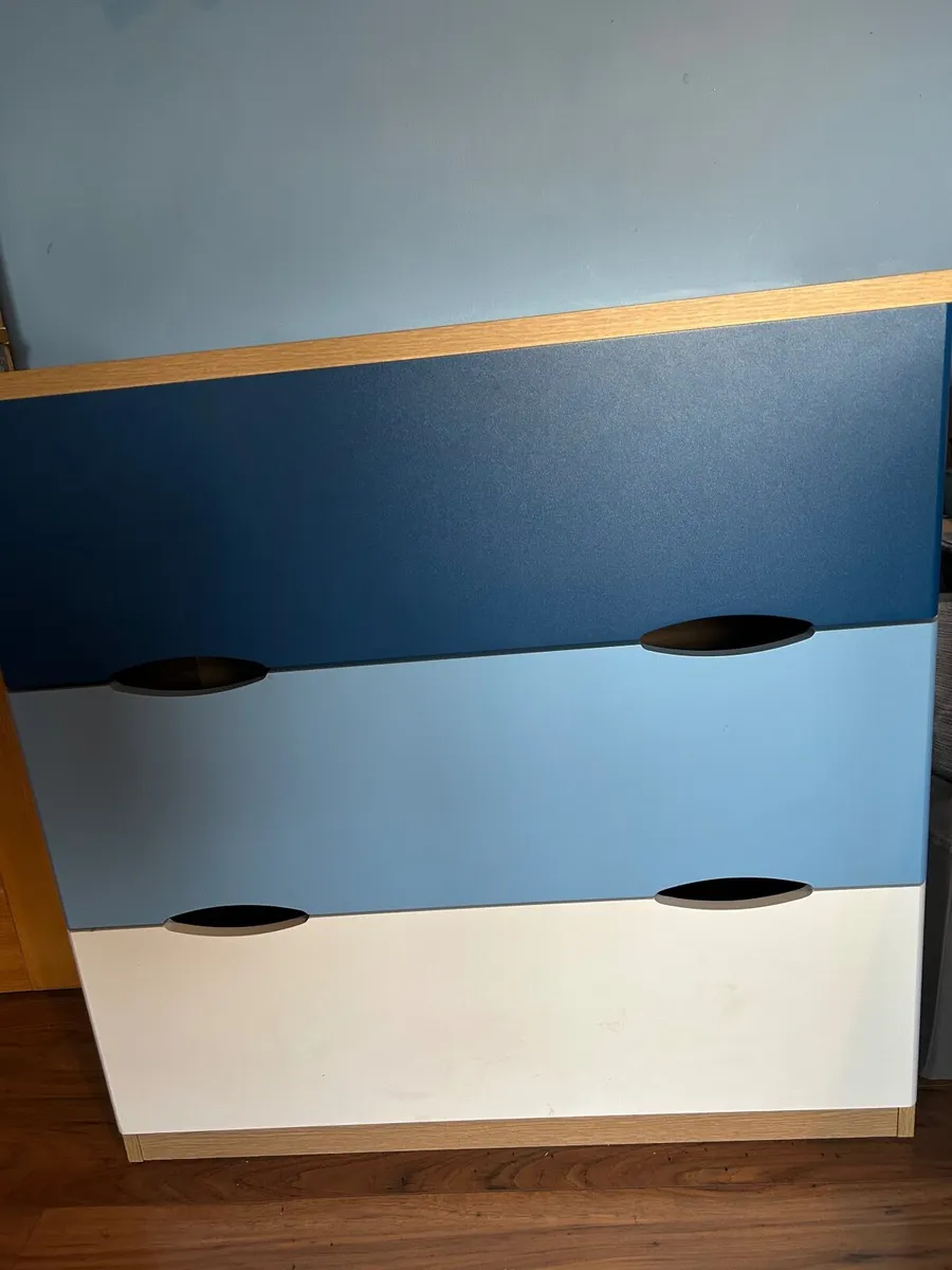 Chest of drawers