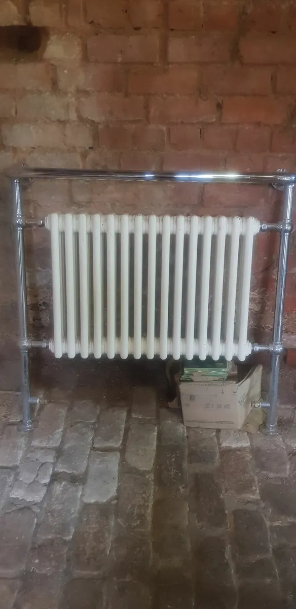 Large cast & chŕome  radiator - Image 3