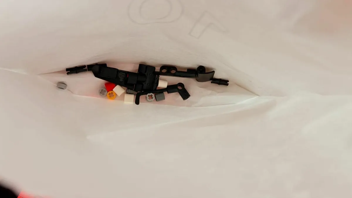 Lego Technic Ferrari -Set 42207 - Image 3