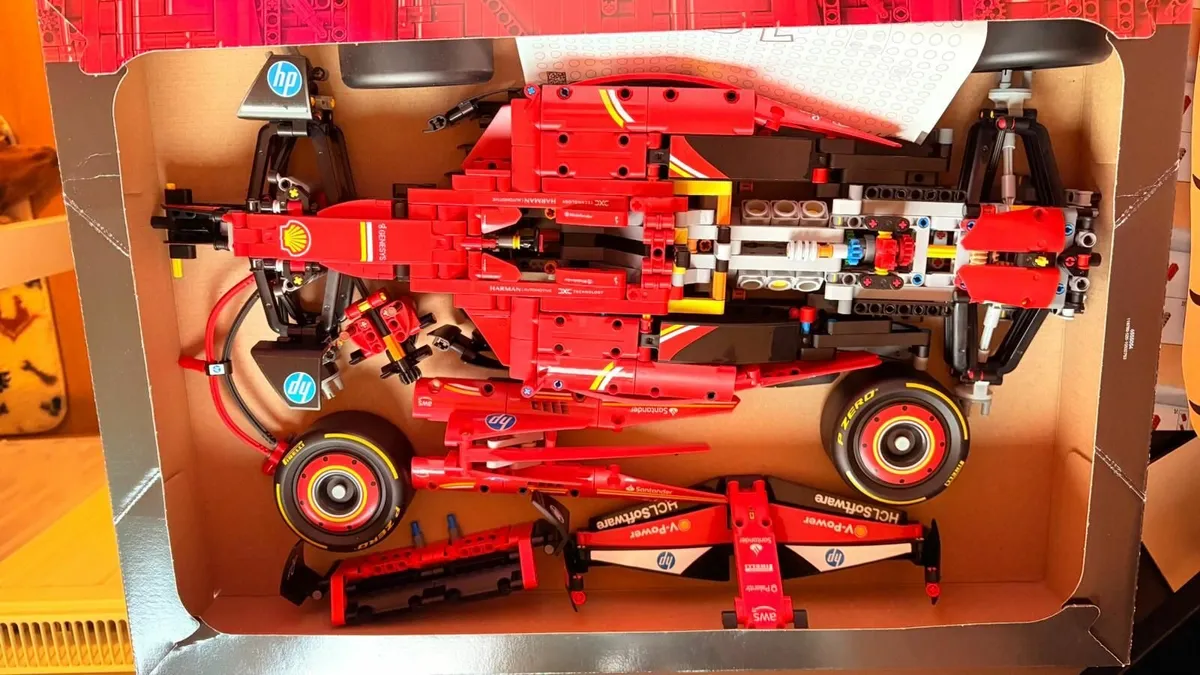 Lego Technic Ferrari -Set 42207 - Image 4