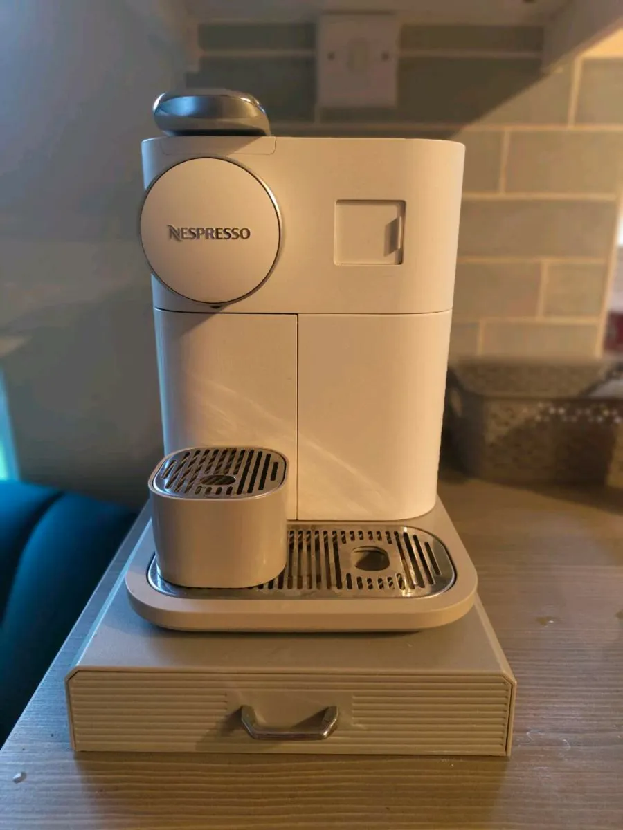 Nespresso Delonghi Gran Lattissima - Image 3