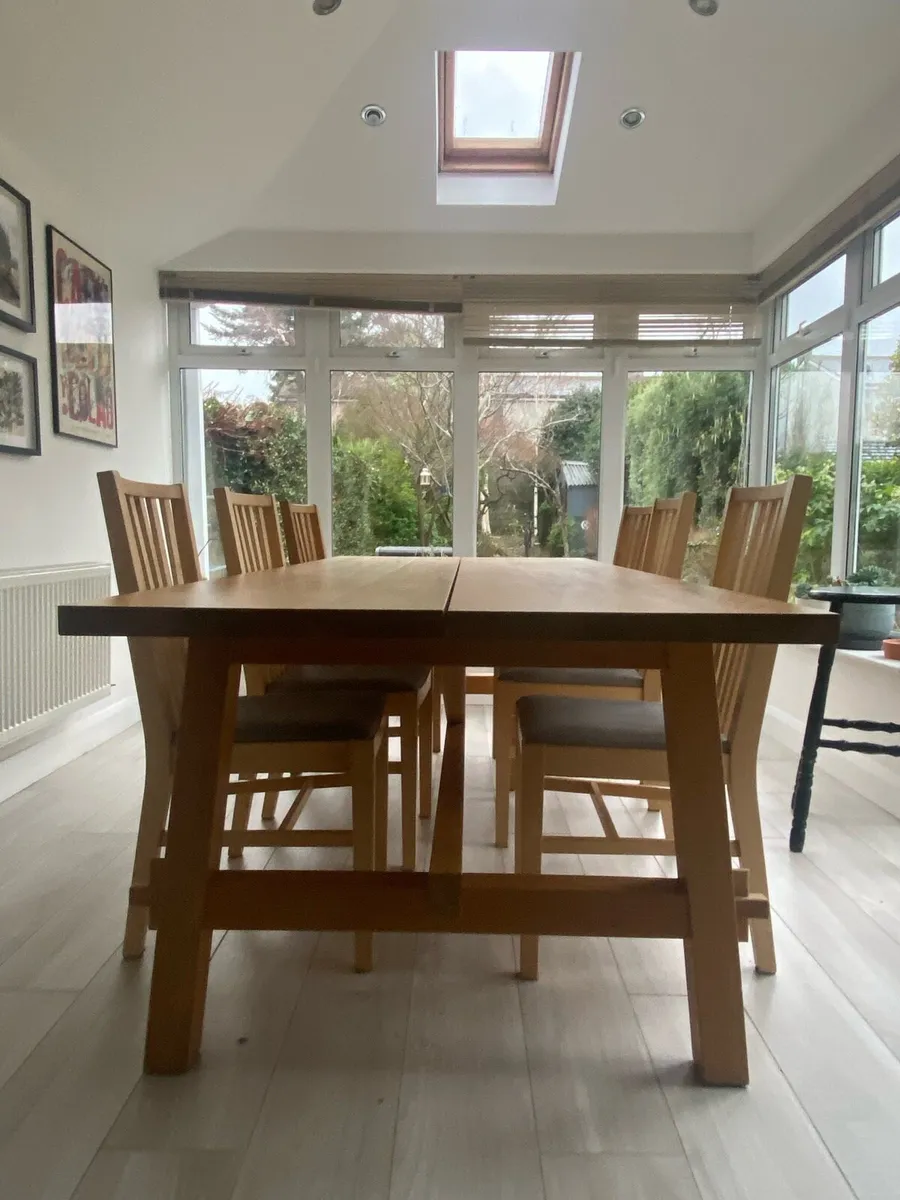 Table and 4 dining chairs - Image 1