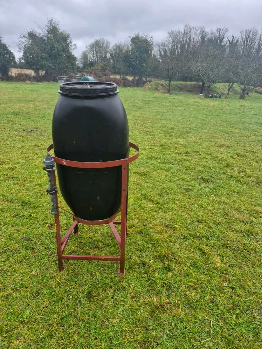 Poultry feeder