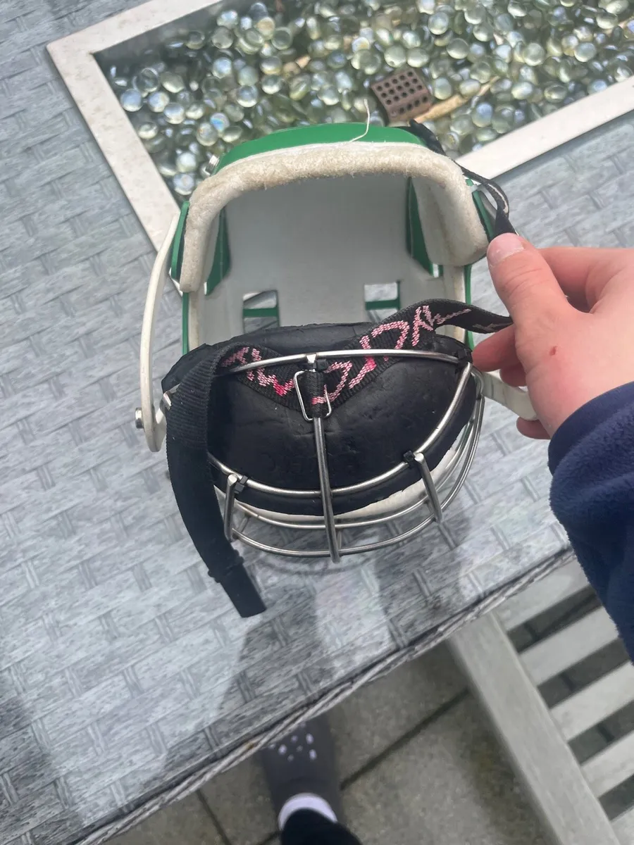 Hurling helmet - Image 3