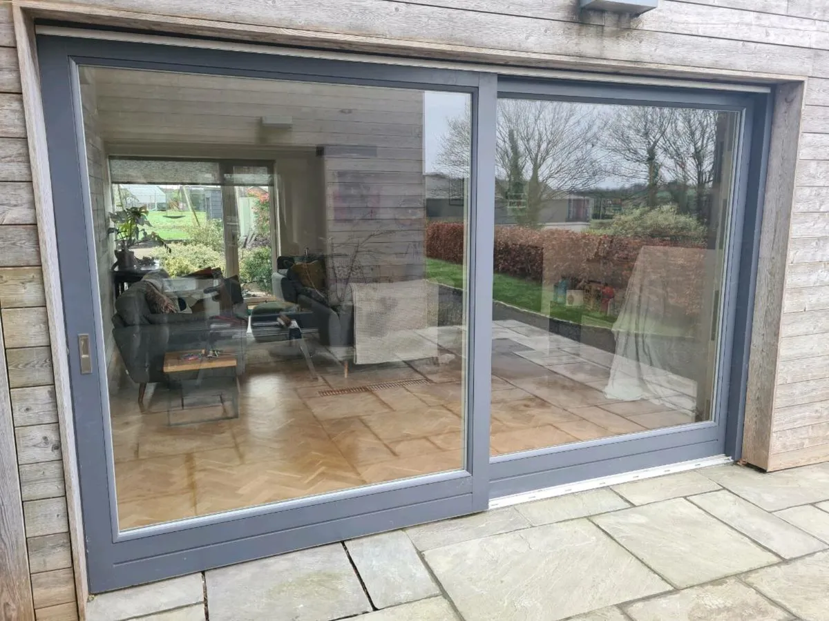 Sliding door - Image 1