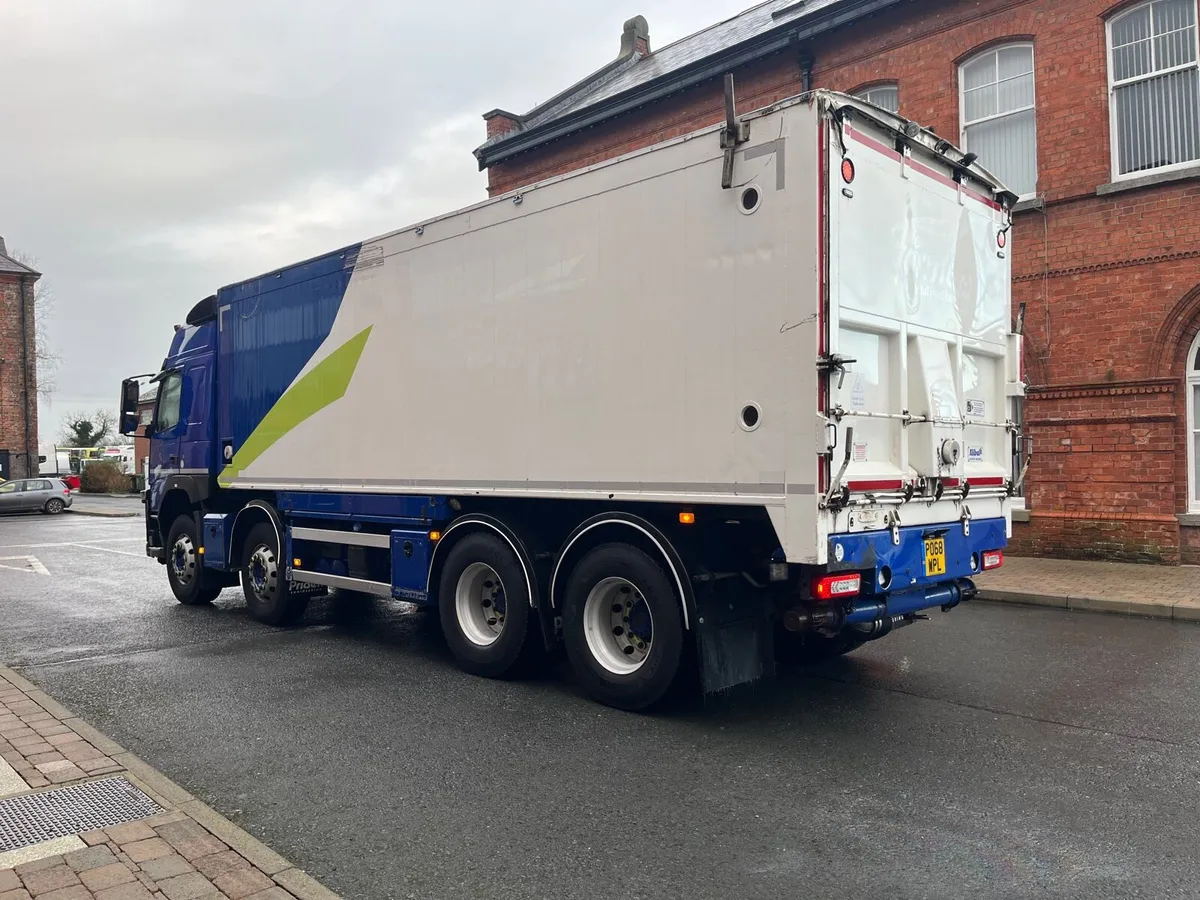 Volvo FM4 Bulk Blower - Image 3