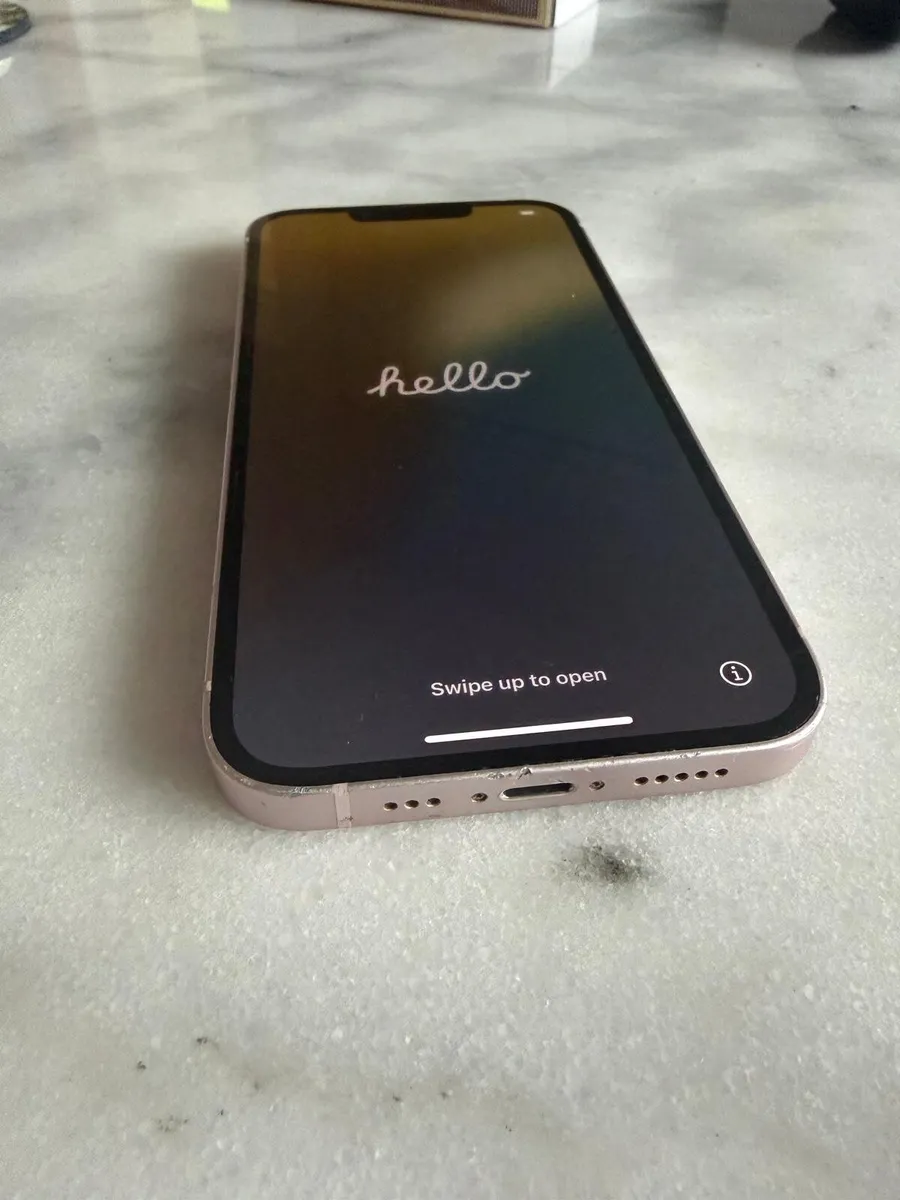 iPhone 13 - Image 4