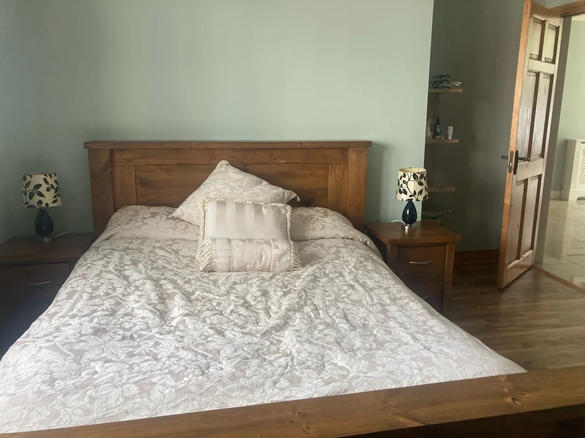 Beautiful double bed and locker set - Image 1