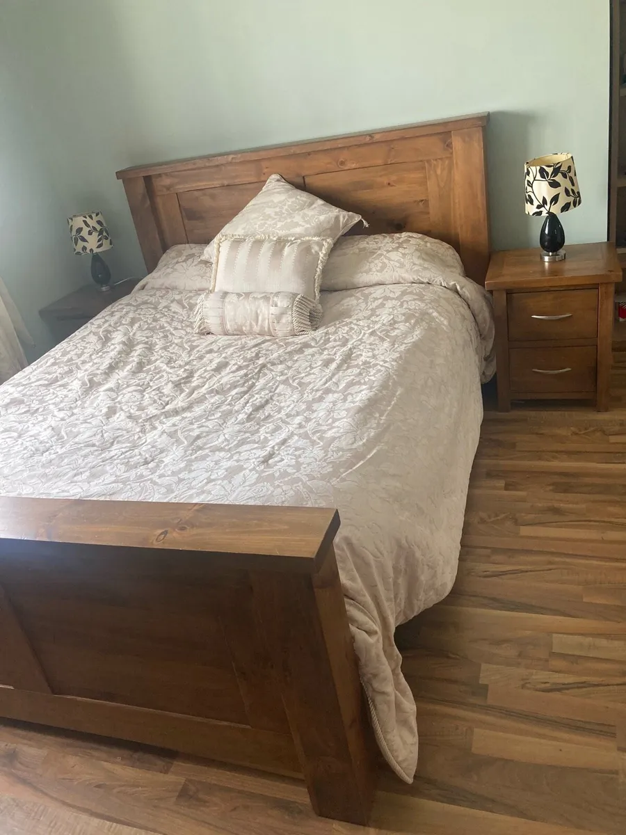 Beautiful double bed and locker set - Image 3