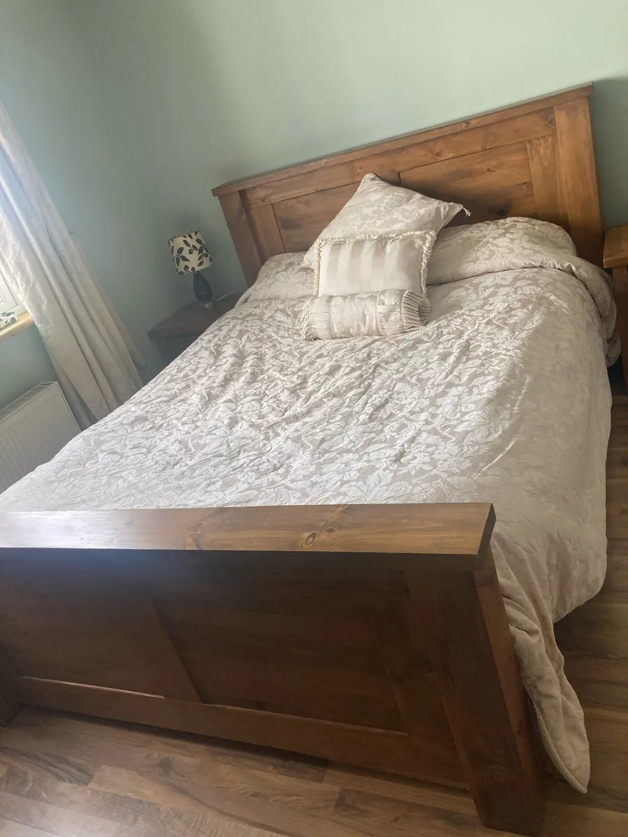 Beautiful double bed and locker set - Image 4