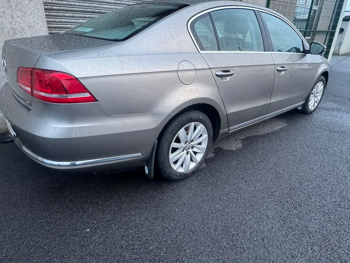 Volkswagen Passat 2012 - Image 3