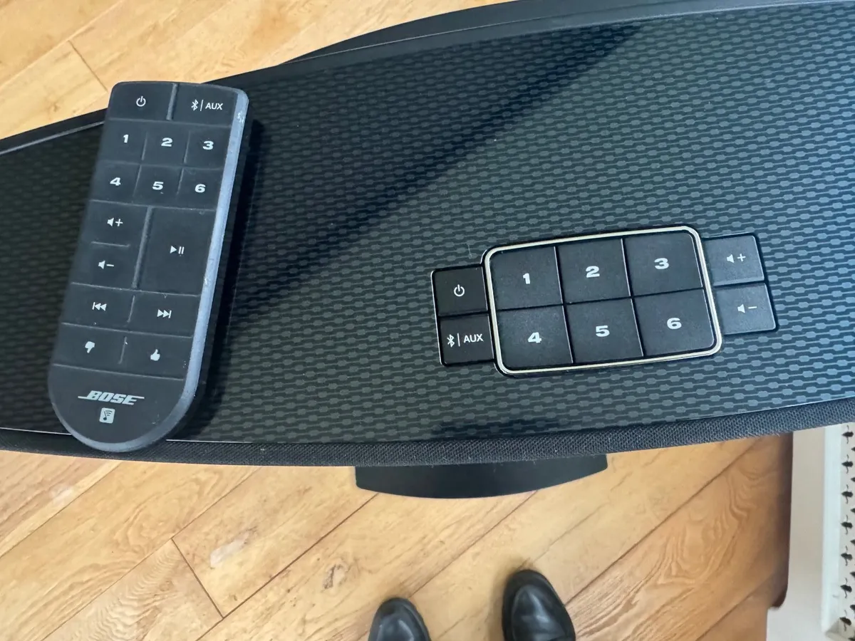 Bose SoundTouch 30 series iii + remote & stand. - Image 2