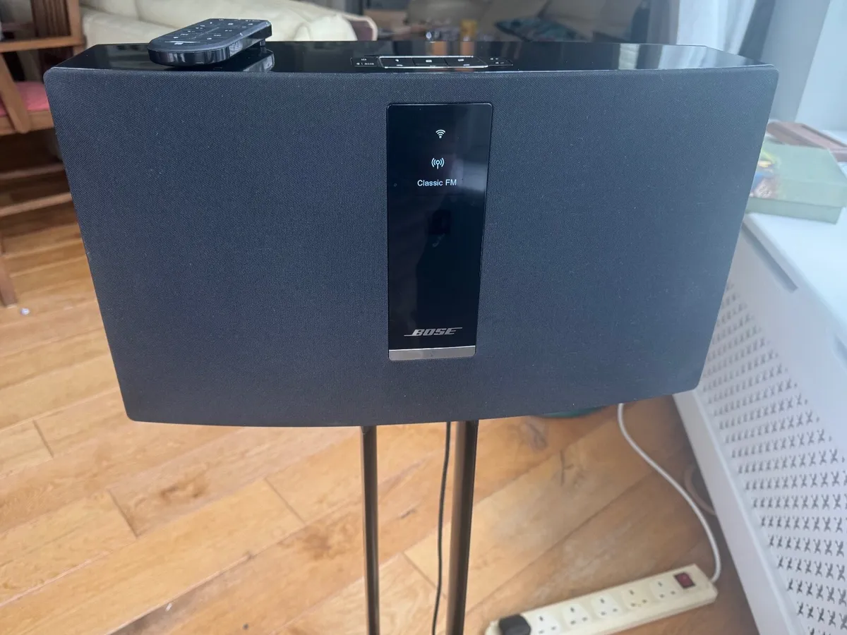 Bose SoundTouch 30 series iii + remote & stand. - Image 4