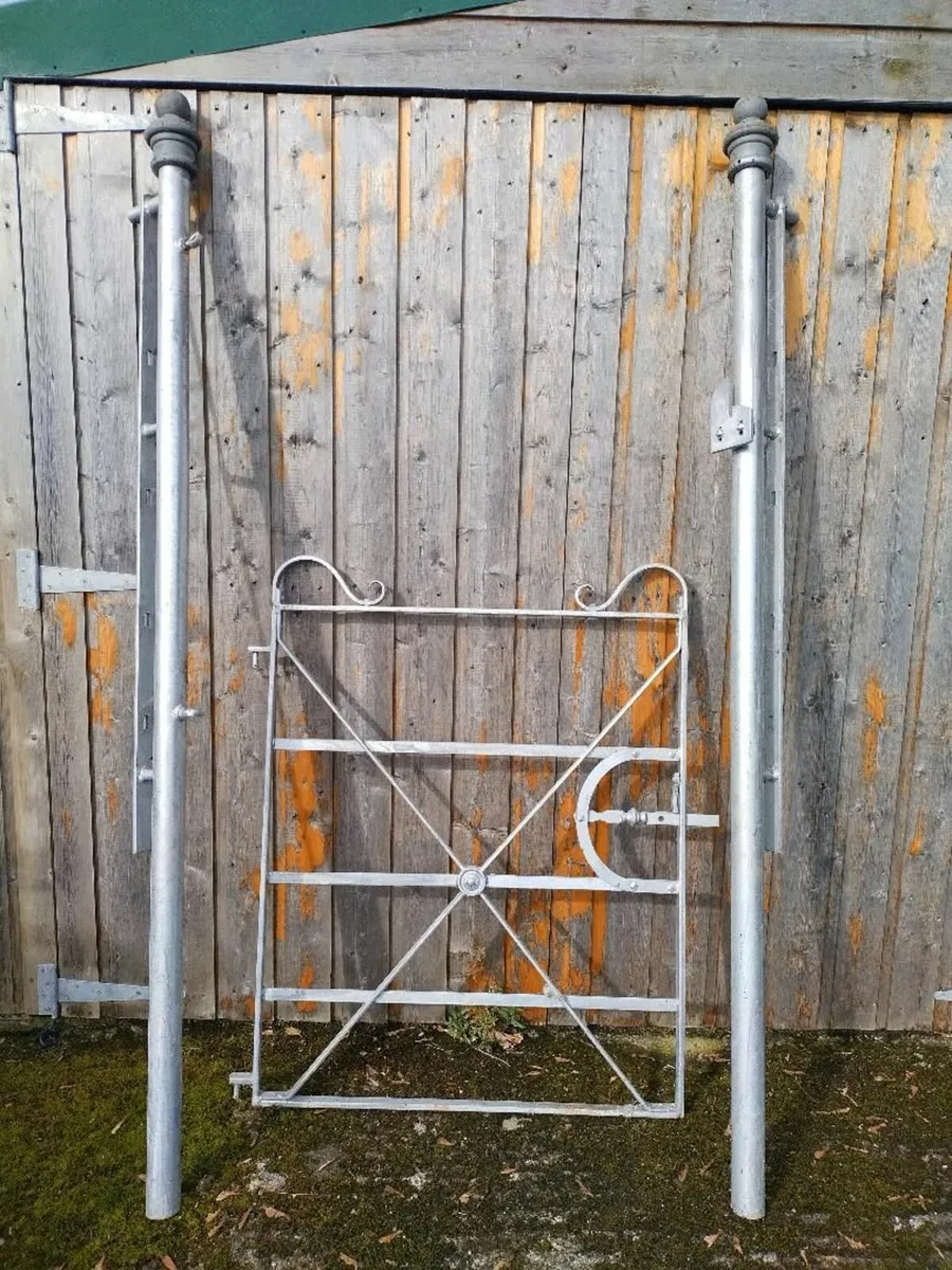 ESTATE GATE     Classic Estate pedestrian  Gate - Image 1