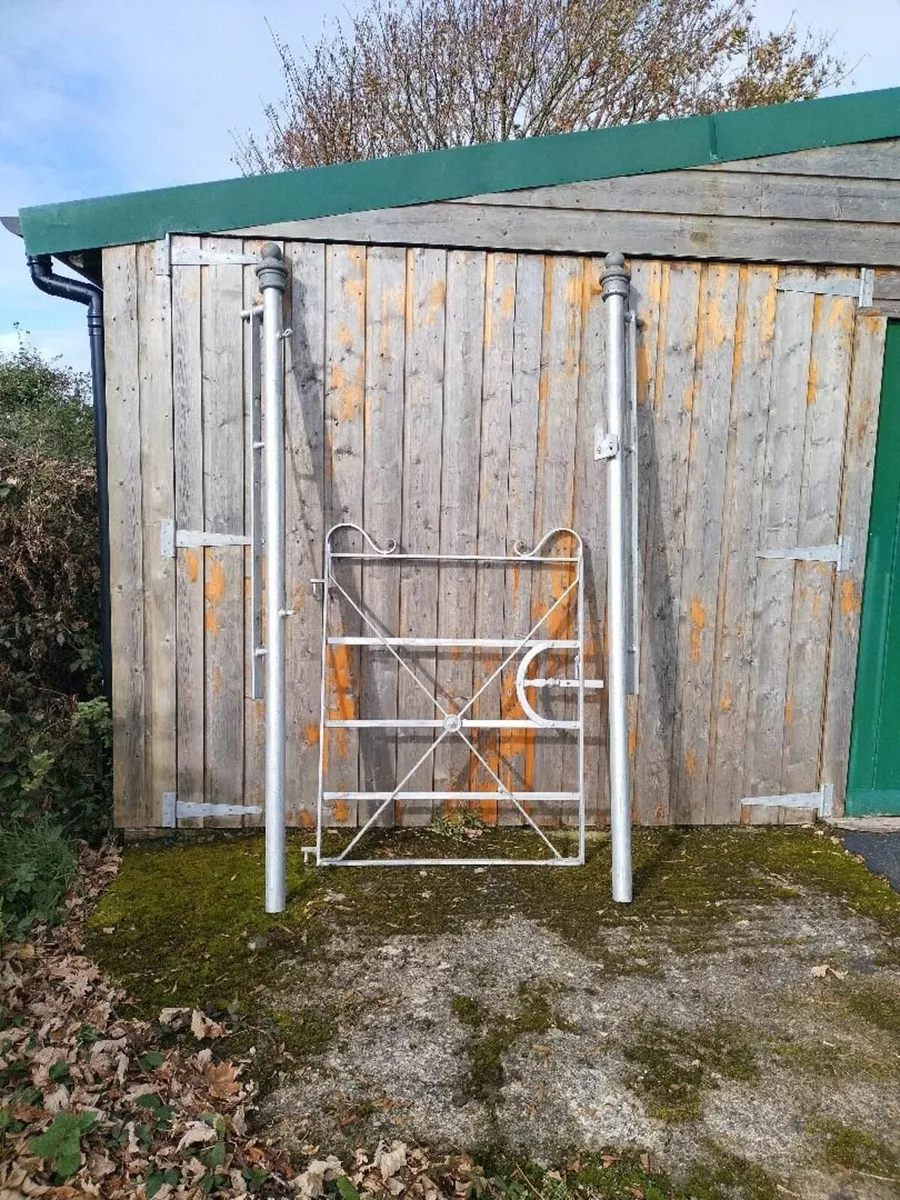ESTATE GATE     Classic Estate pedestrian  Gate - Image 3