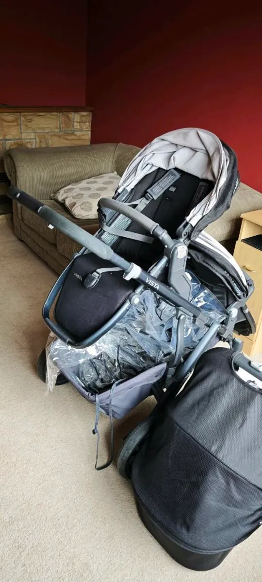 UPPAbaby Vista V2 - Bundle with Bassinet - Image 2