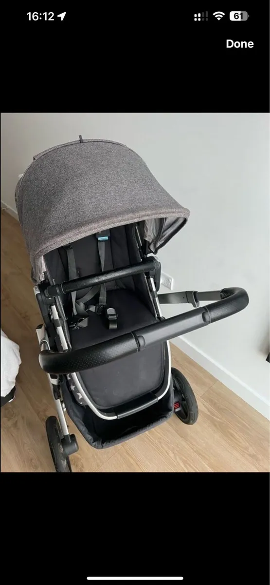 Uppababy Vista V2 double pram - Image 4