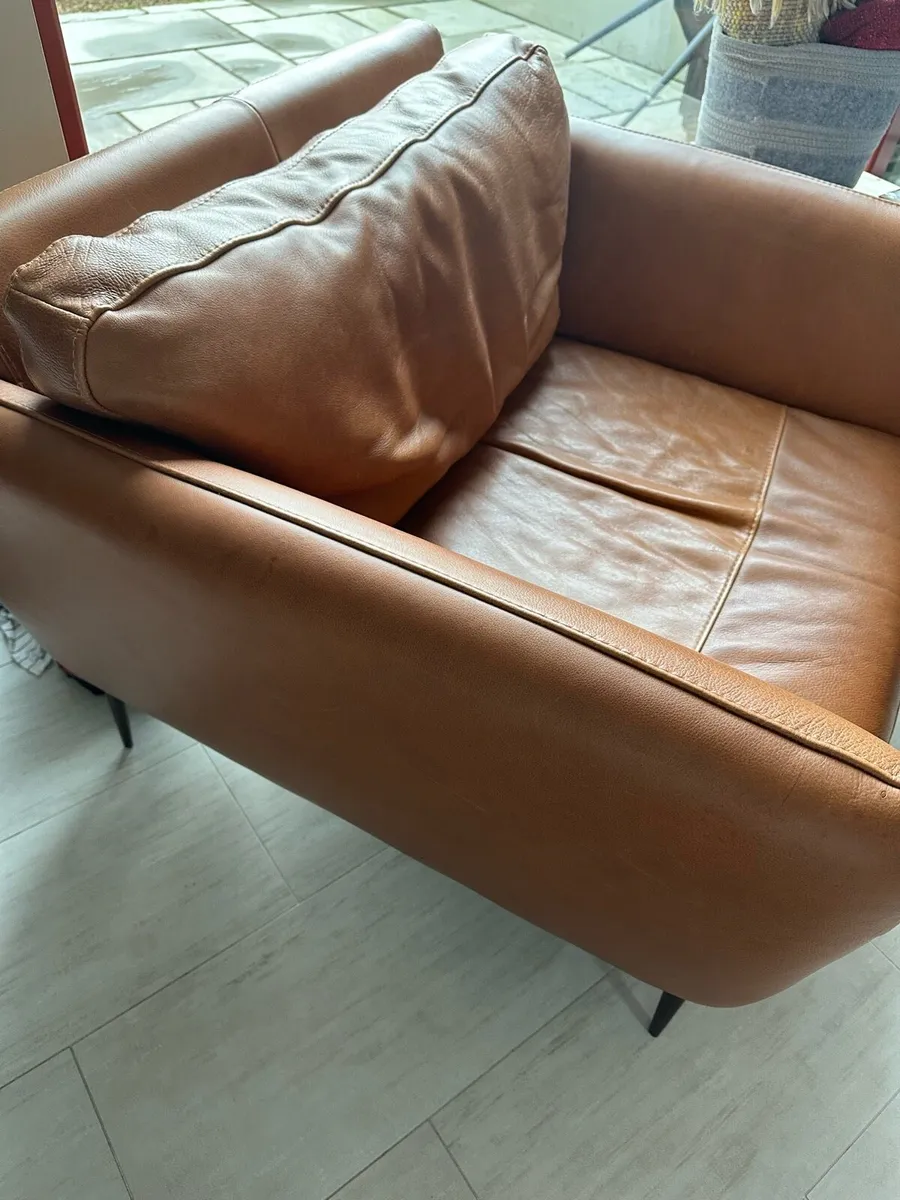 Italian leather armchair (Casey’s) - Image 4