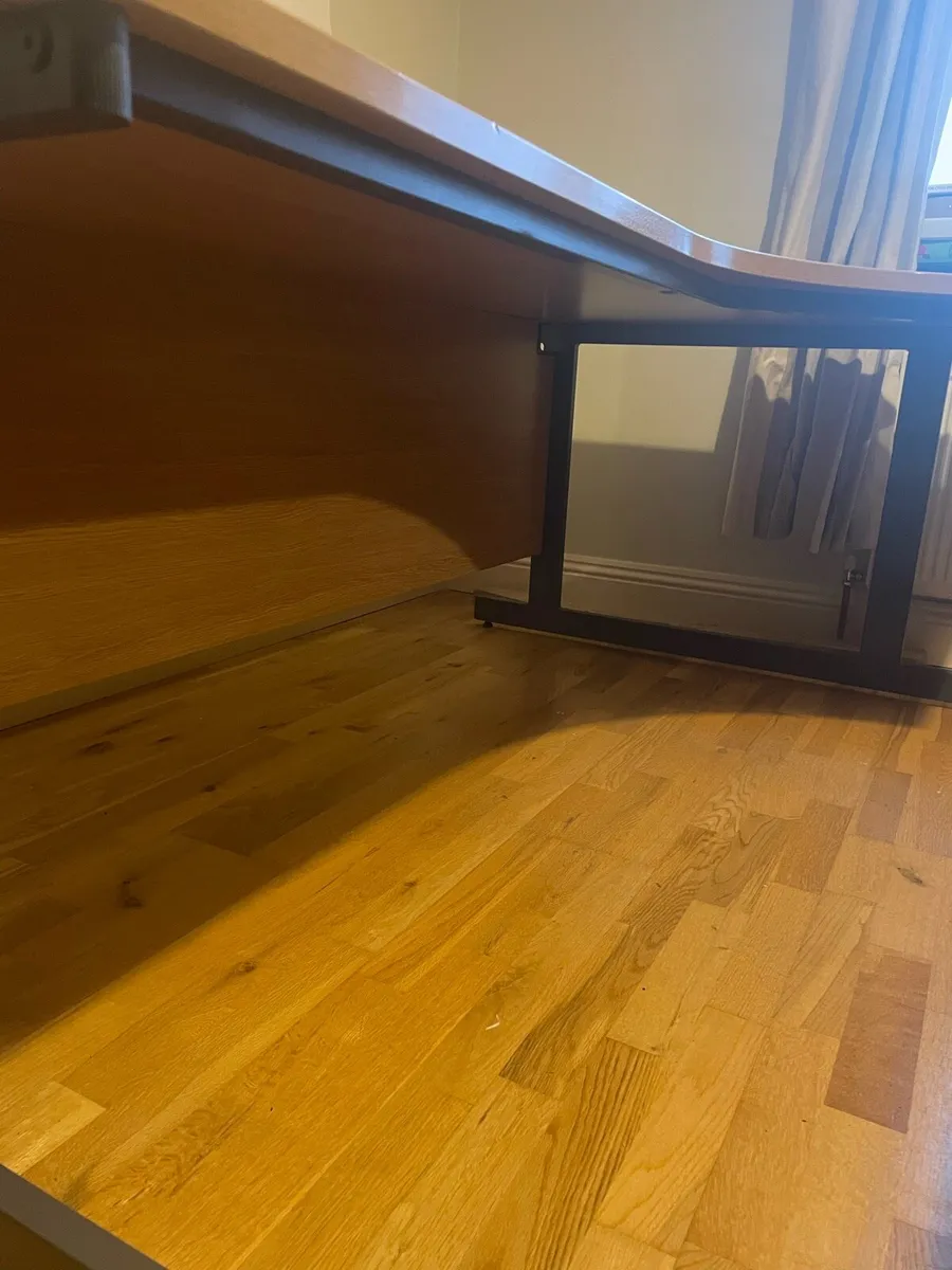 Office desk/table - Image 3