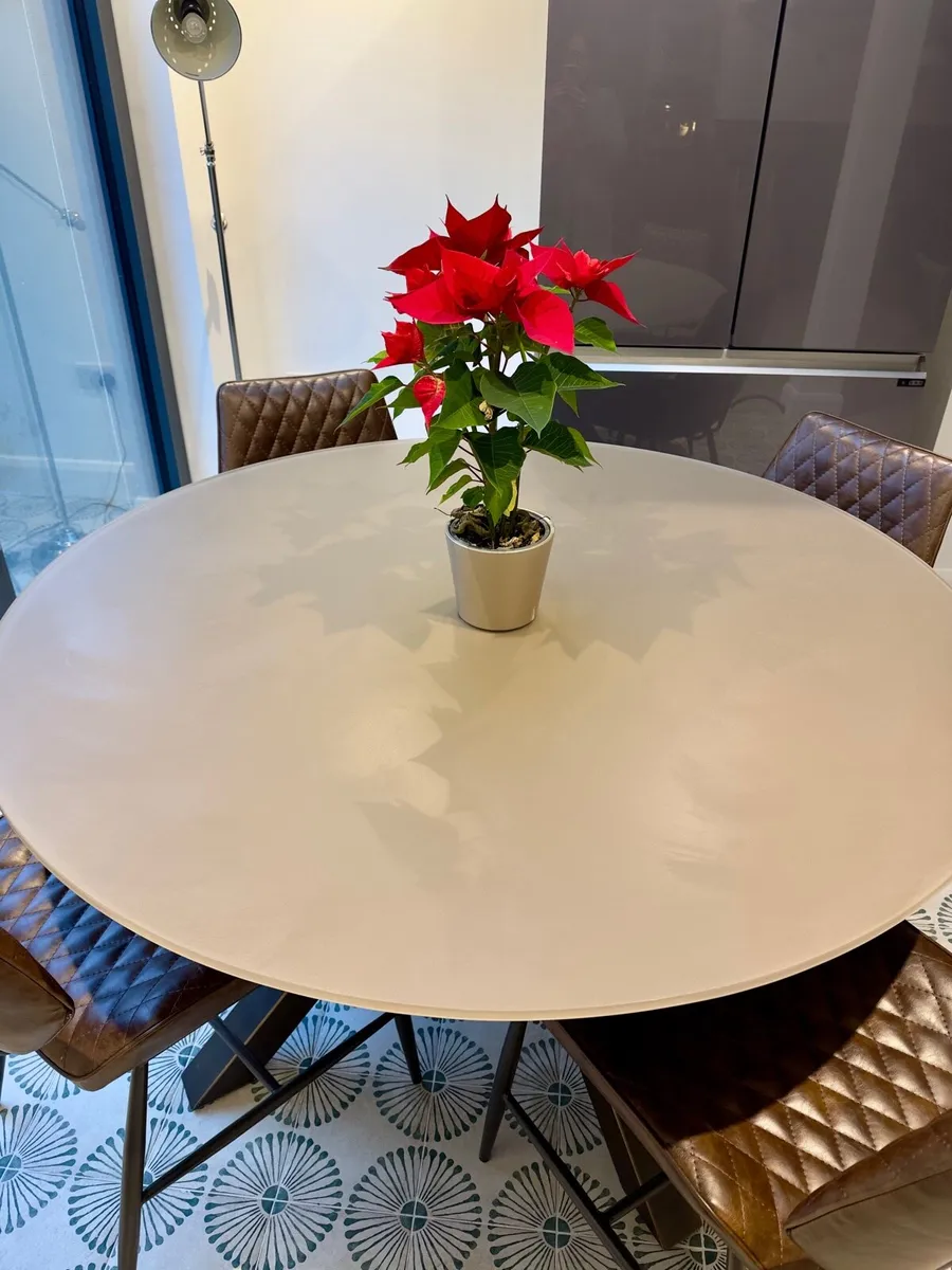 Round tempered glass diner table - Image 4