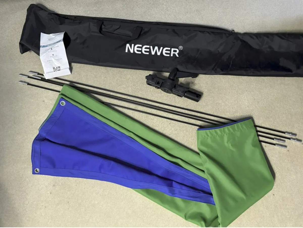 Blue/Green Backdrop for Video Shooting - Image 1