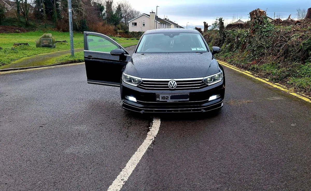 VW PASSAT 2.0 TDI DSG AUTOMATIC - Image 2