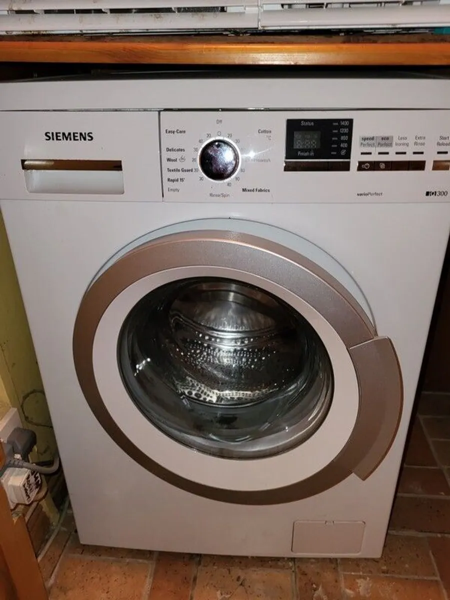 Washing machine - Image 1