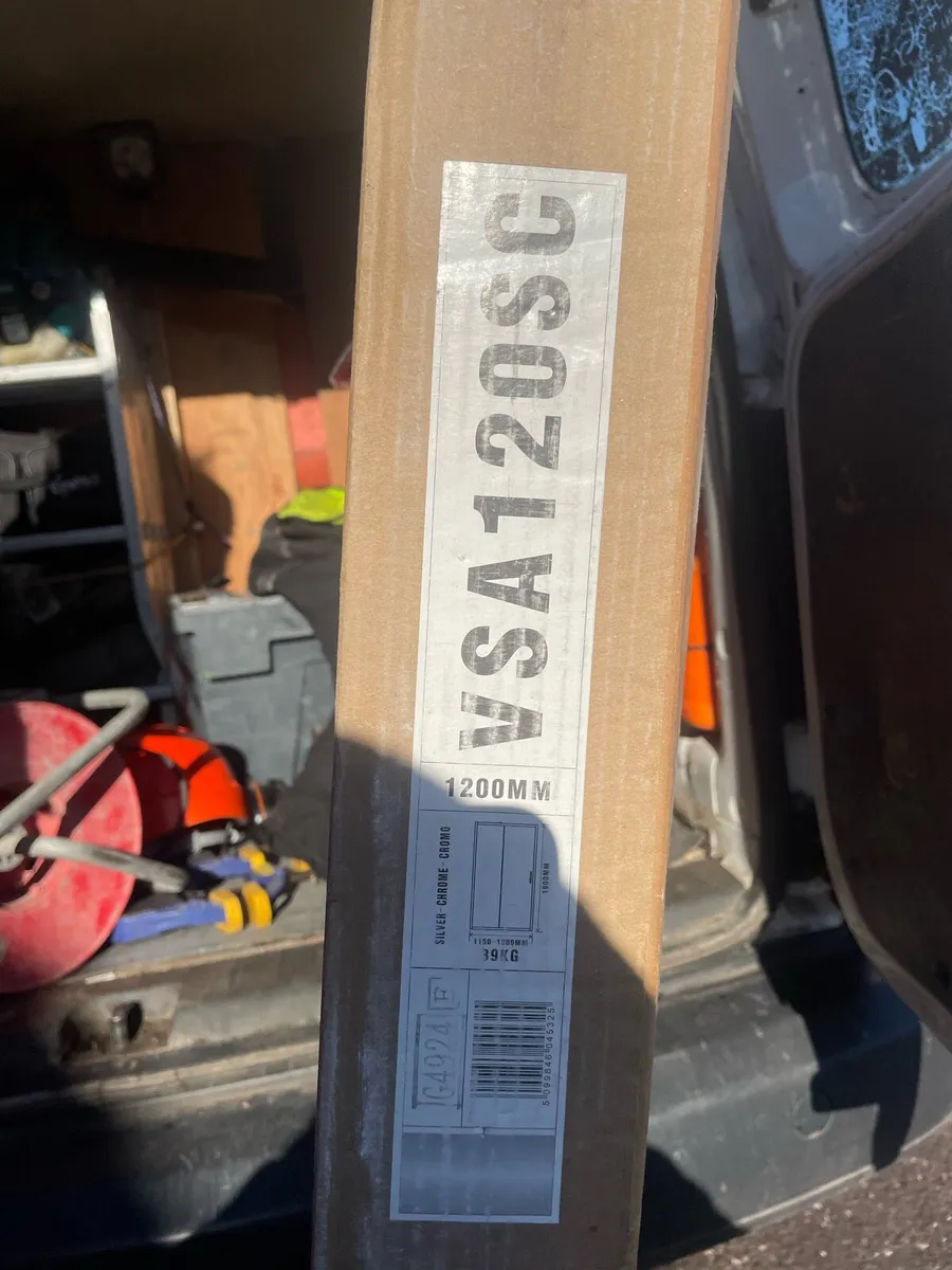 Sliding shower door - Image 1