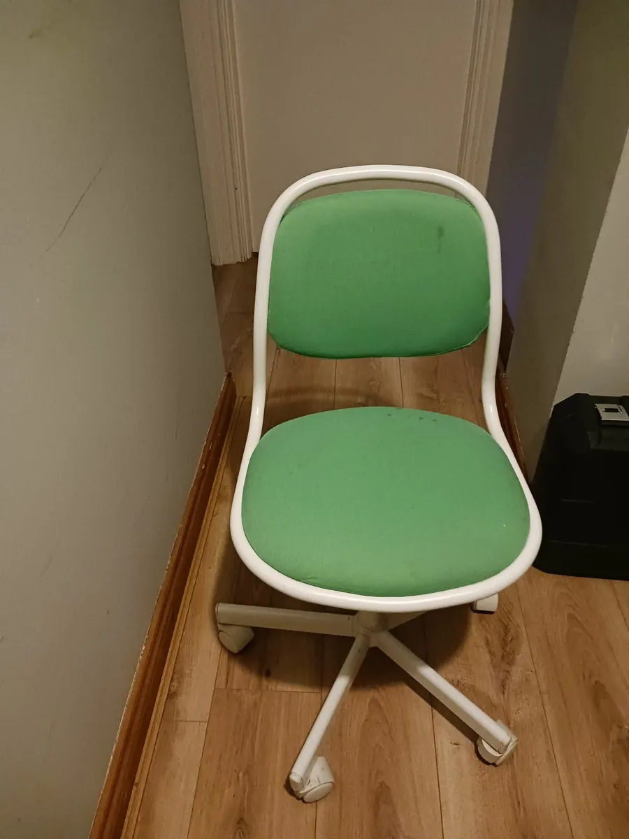 Kids chair and kids blackboard for free - Image 1