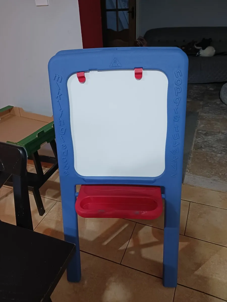 Kids chair and kids blackboard for free - Image 2
