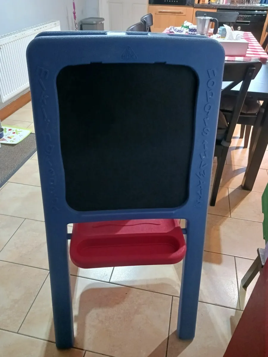 Kids chair and kids blackboard for free - Image 3