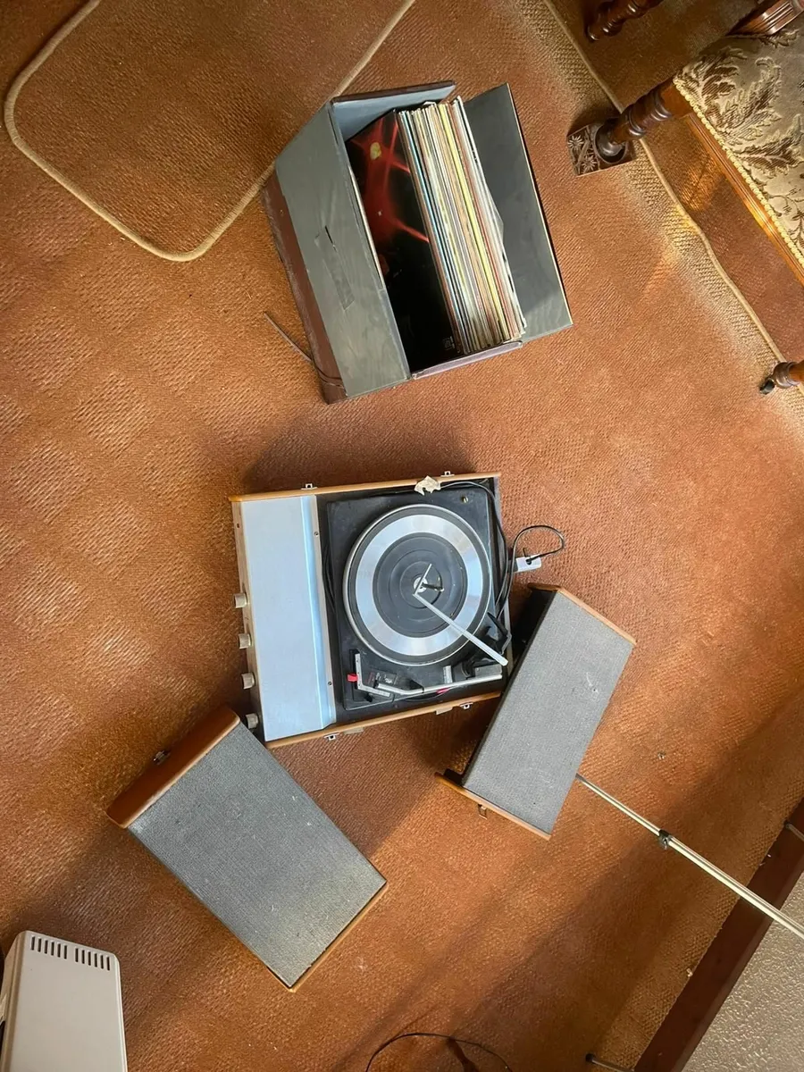 Antique furniture and old record player and discs - Image 1