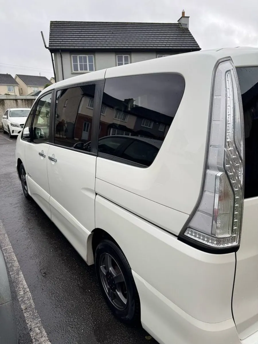 2014 Nissan Serena - Image 2