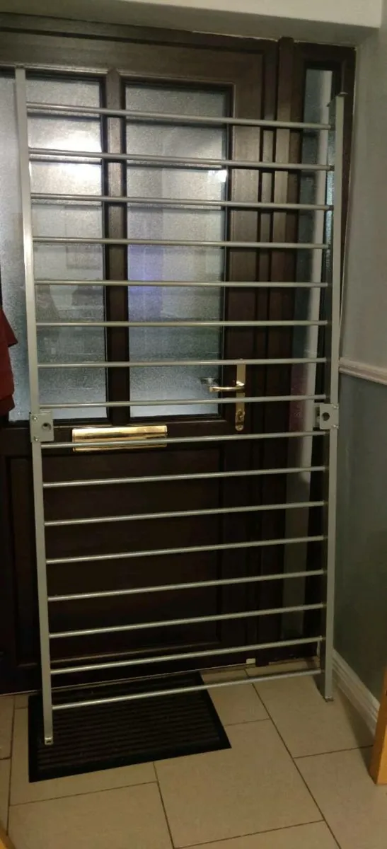 Bed frame and mattress - Image 2