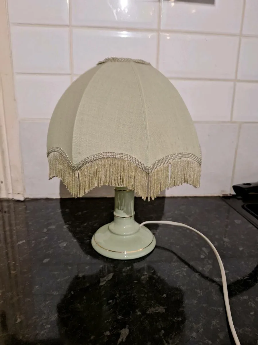 Lovely small vintage pale green table lamp - Image 2