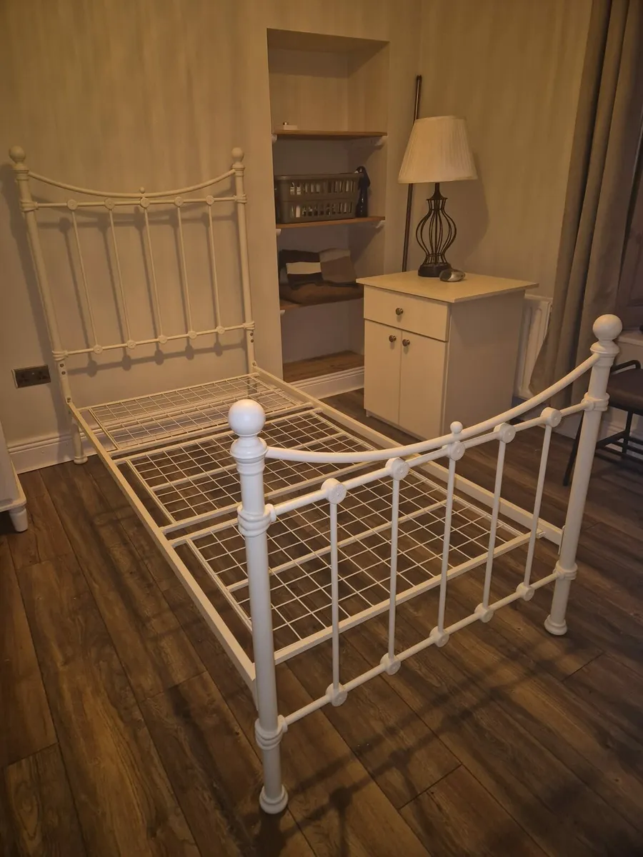 Bed frame and locker - Image 4