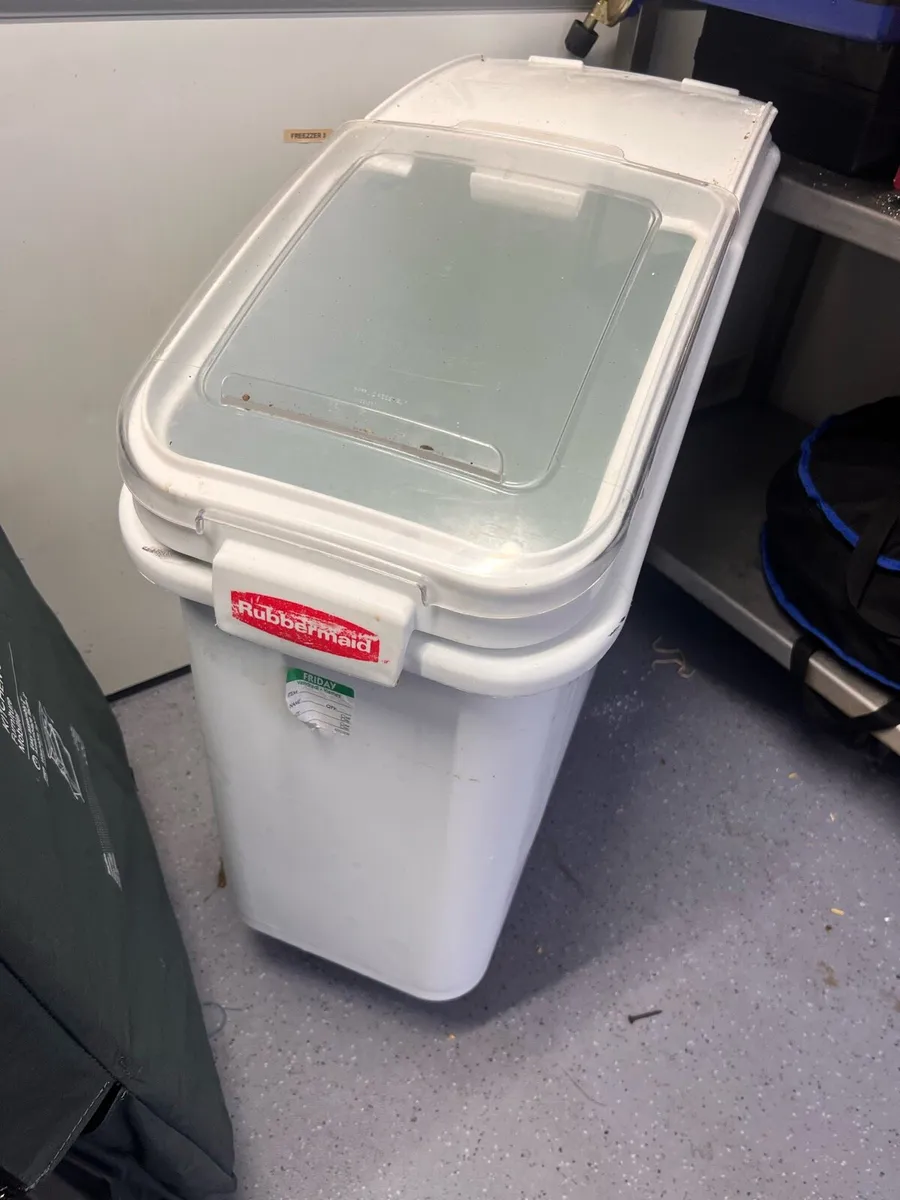 Rubbermaid ingredient bins - Image 1