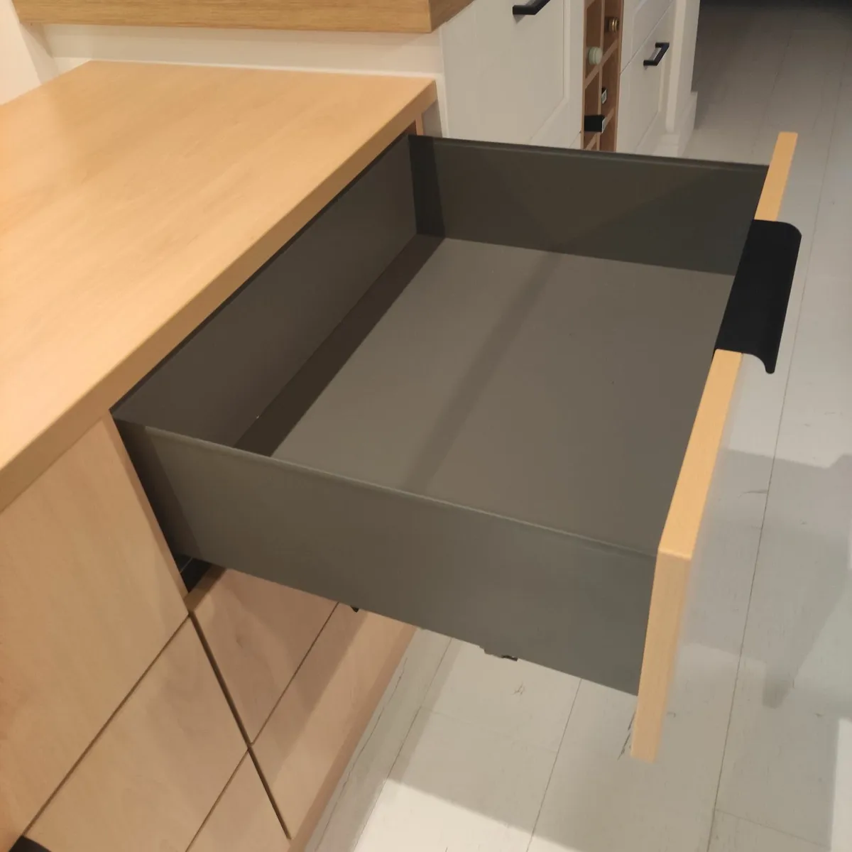 chest of drawers - Image 3