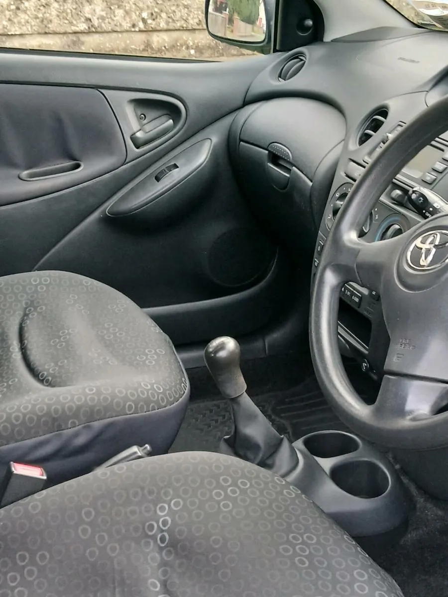 Toyota Yaris 2005 - Image 4