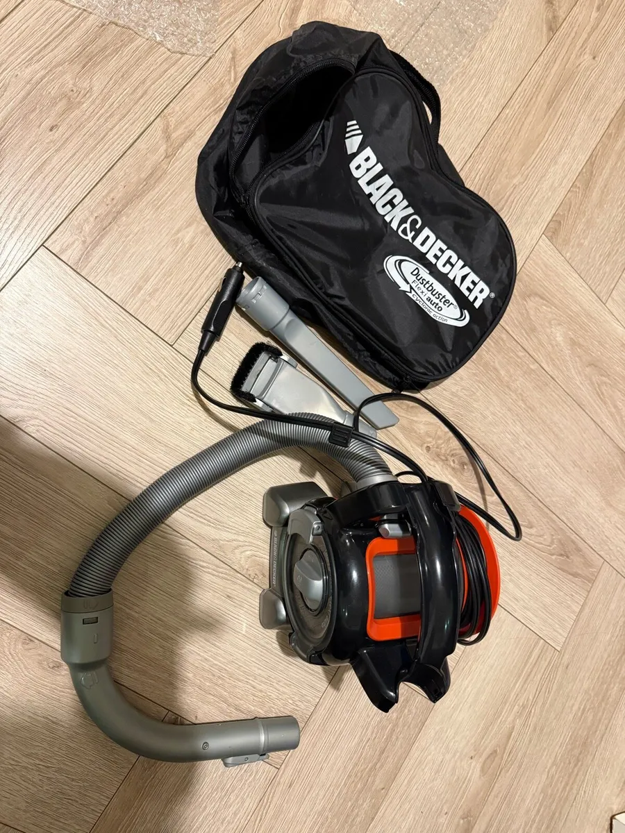 Vacuum cleaner for cars