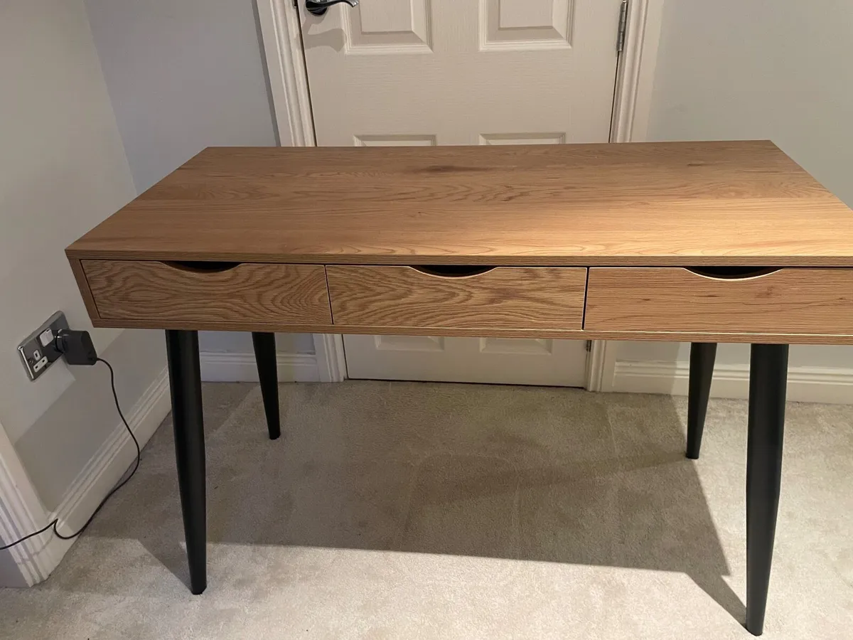 Oak desk. - Image 2