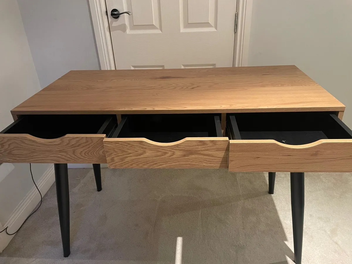 Oak desk. - Image 3